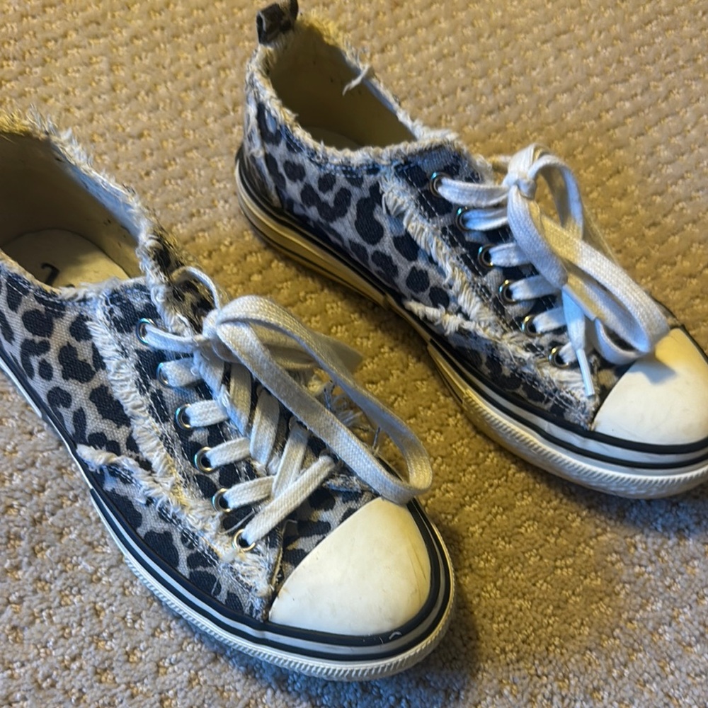 Very G distressed black and white animal print